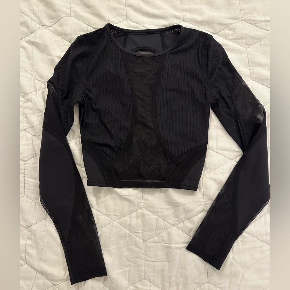 Lululemon black mesh crop